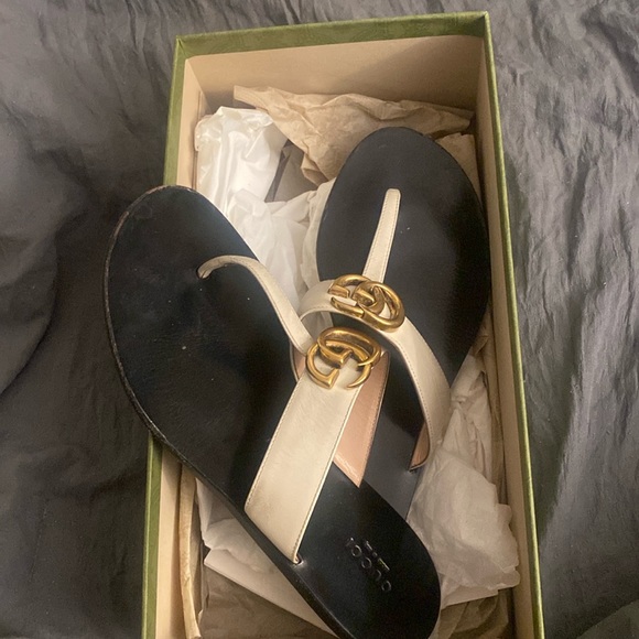 Gucci Marmont Leather Thong Sandal with Double G - Picture 1 of 5